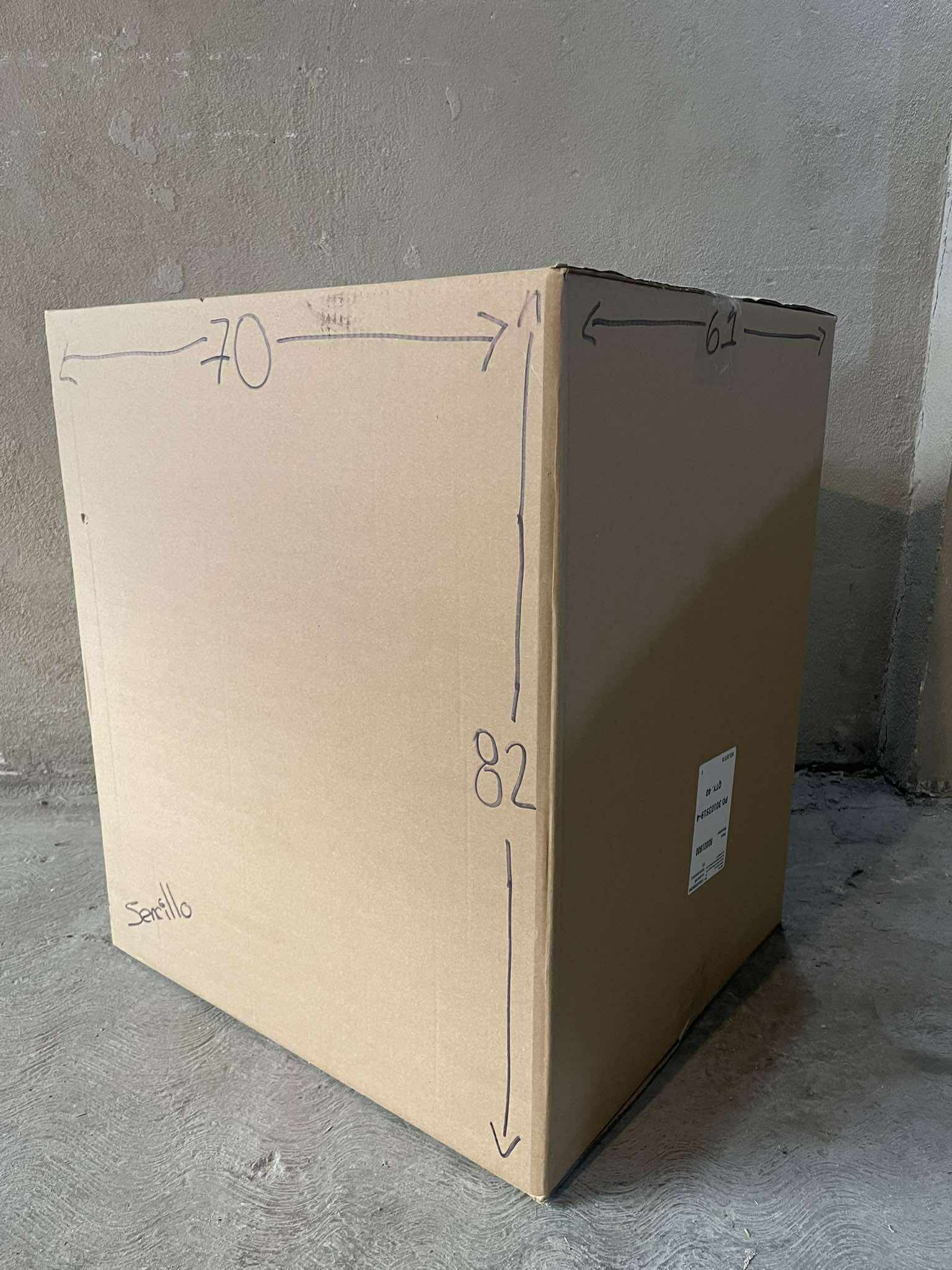 Caja De Cartón Reutilizada
