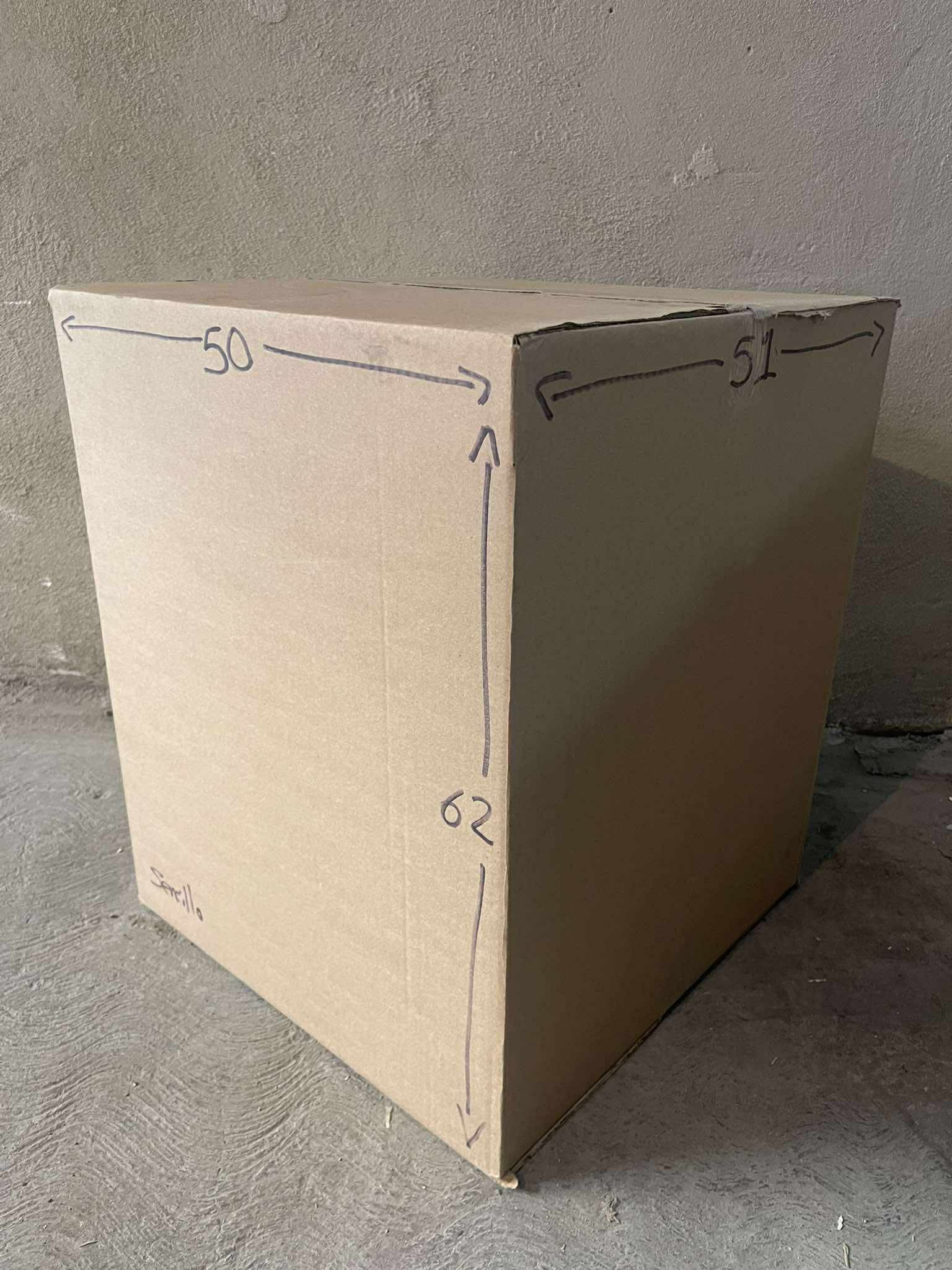 Caja De Cartón Reutilizada