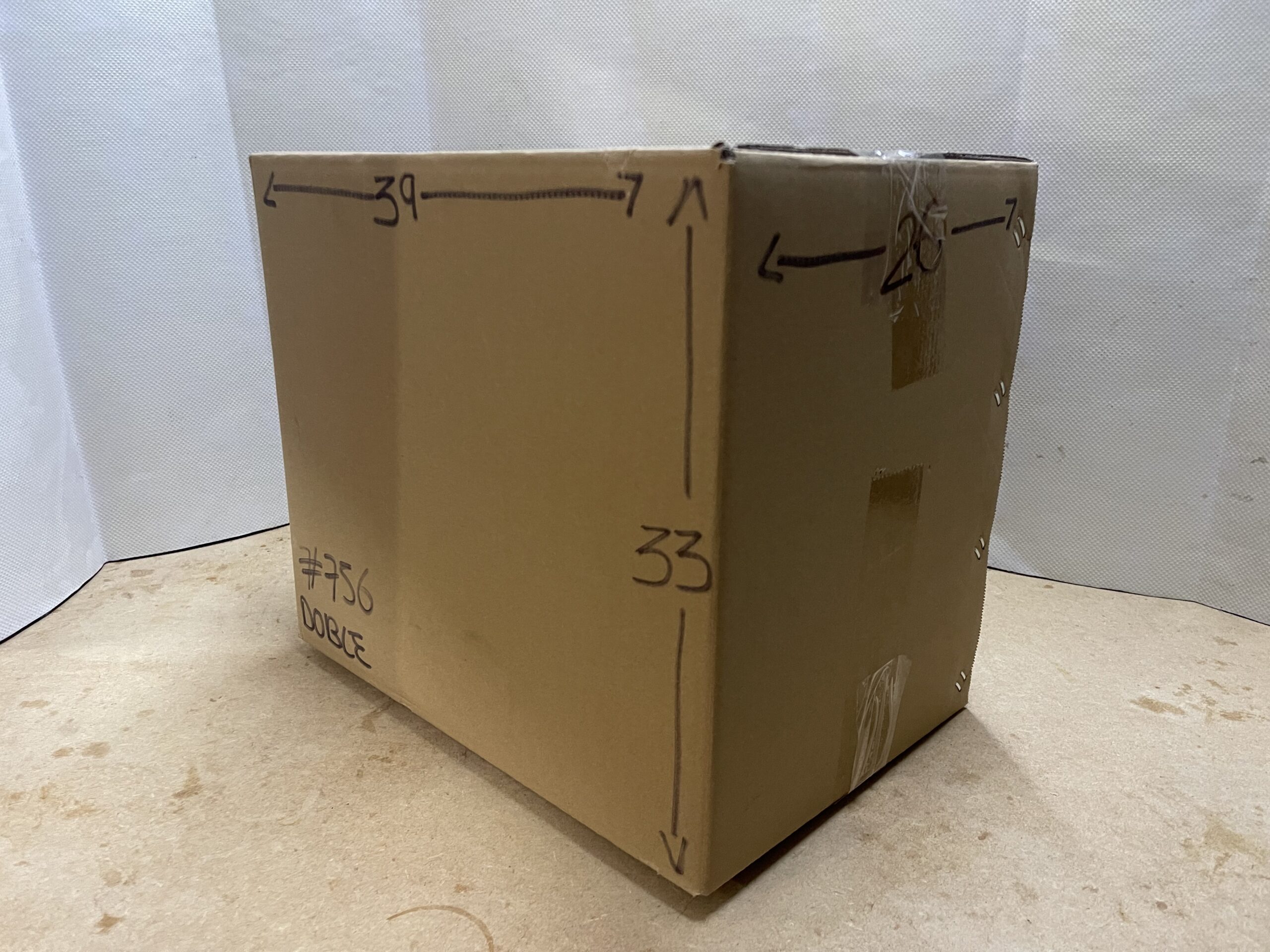 Caja De Cartón Reutilizada