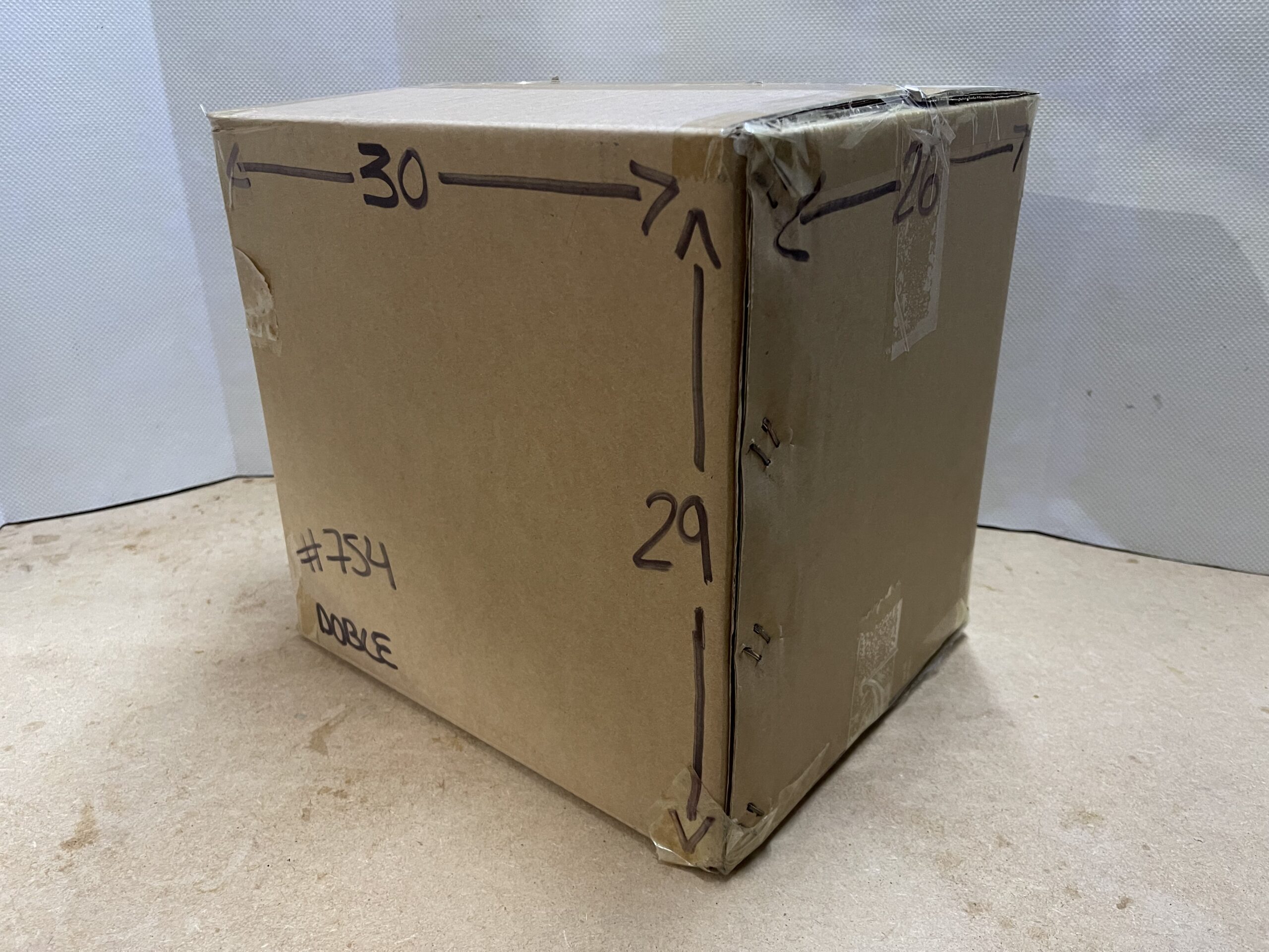 Caja De Cartón Reutilizada