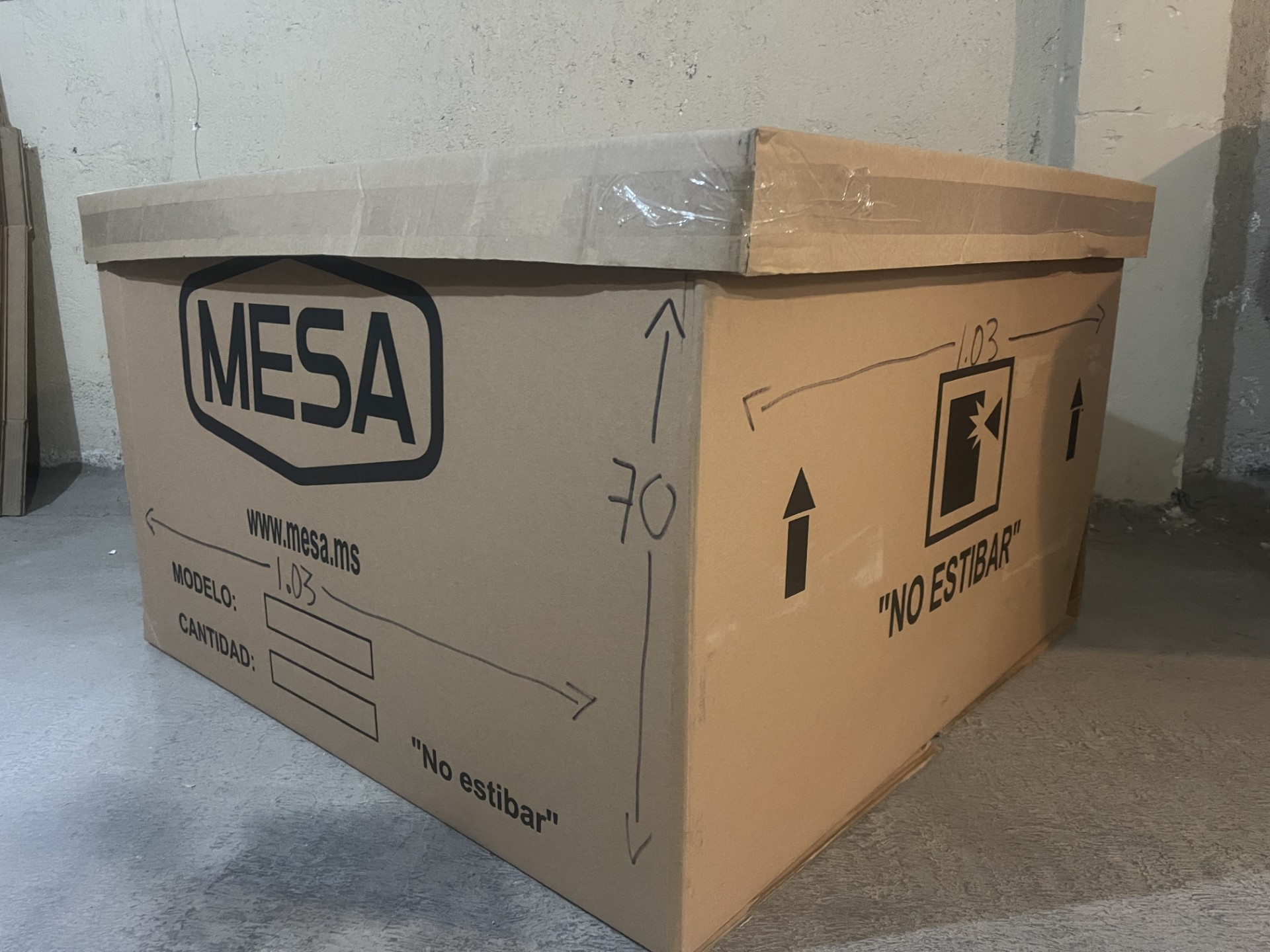 Caja De Cartón Reutilizada