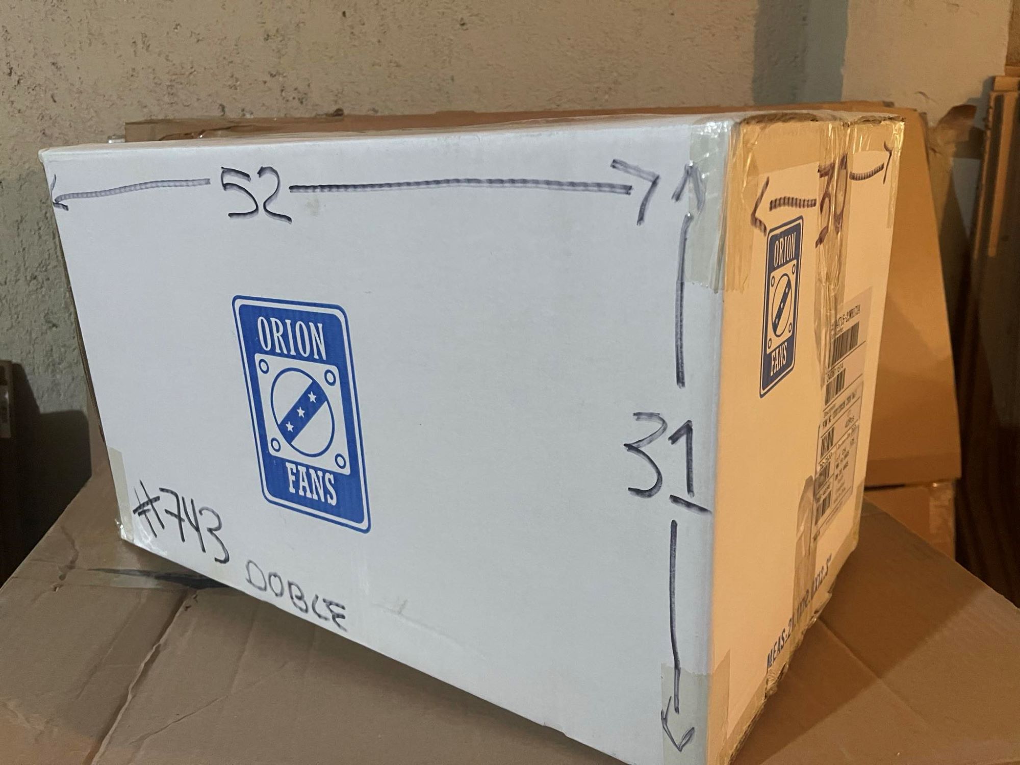 Caja De Cartón Reutilizada