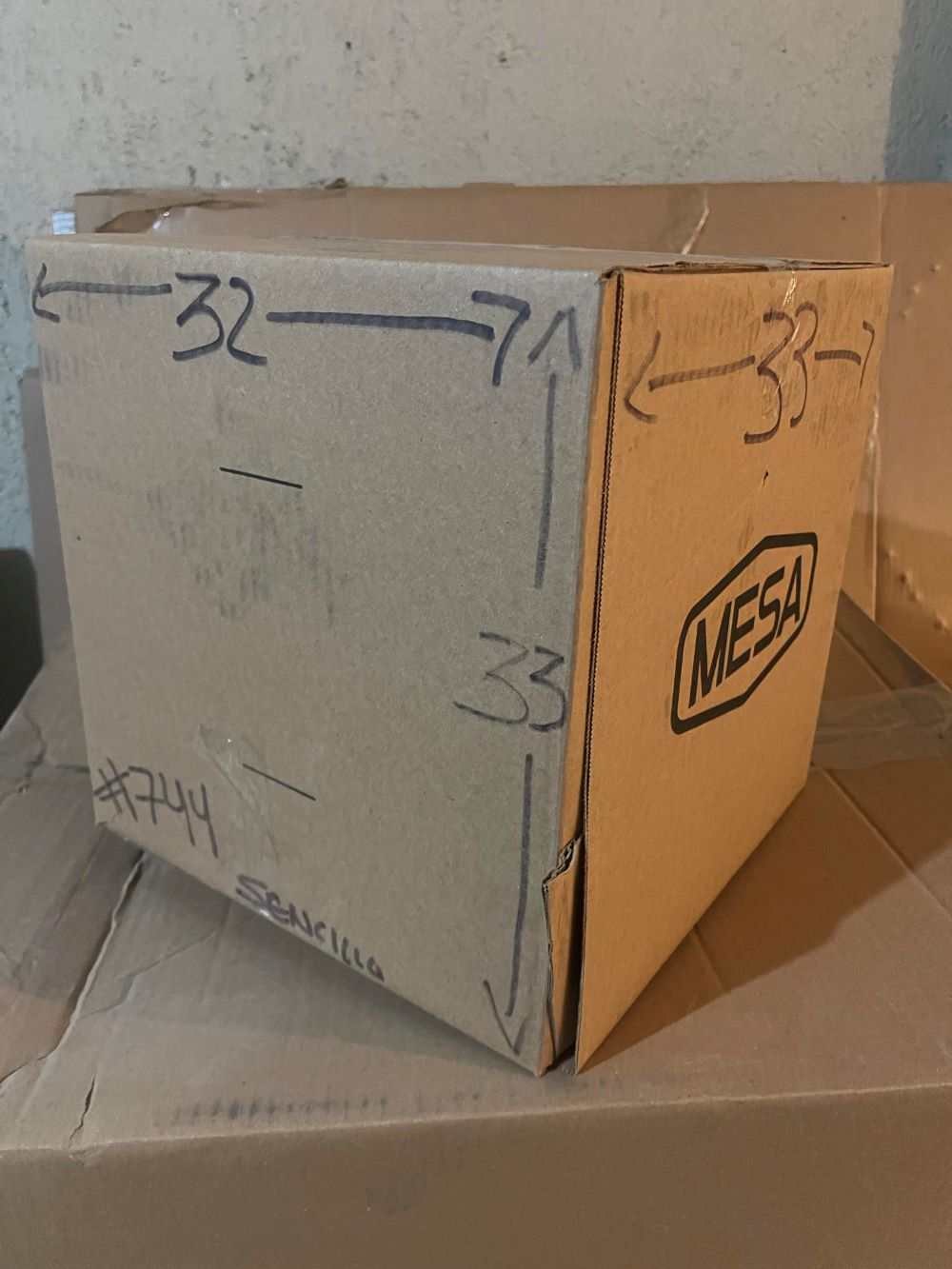 Caja De Cartón Reutilizada