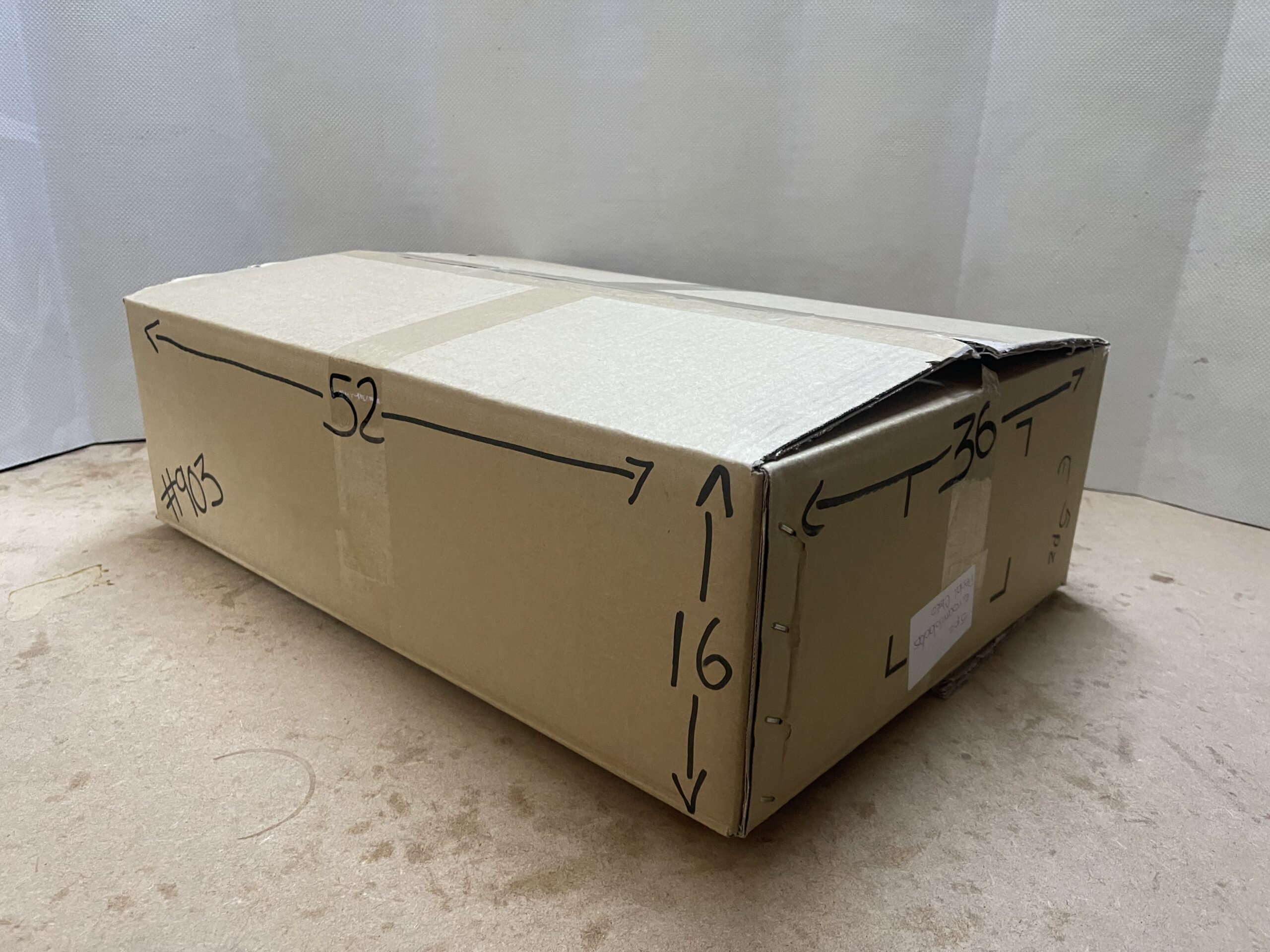 Caja De Cartón Reutilizada Cartón rígido. Doble Corrugado