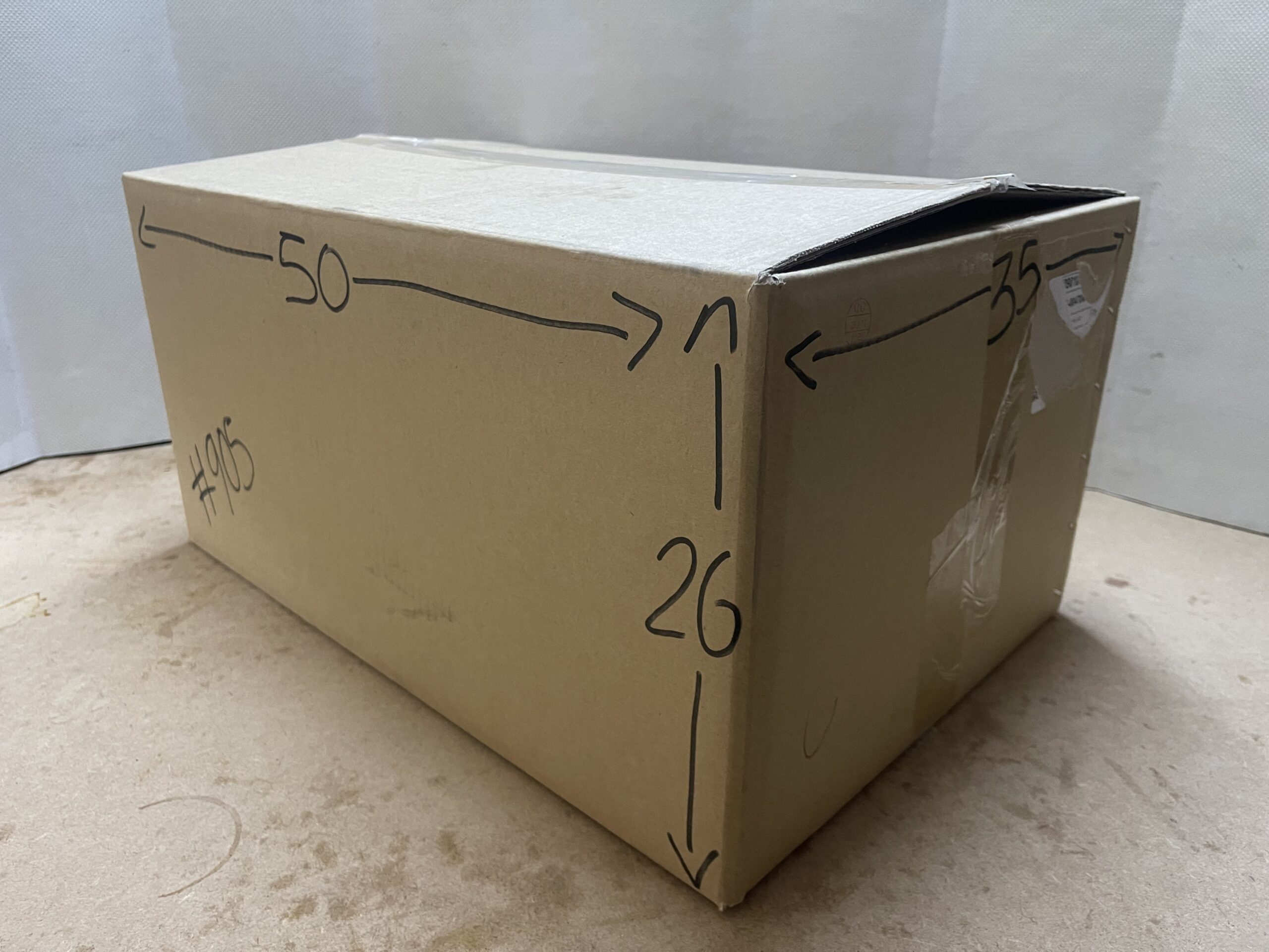 Caja De Cartón Reutilizada Cartón rígido. Doble Corrugado