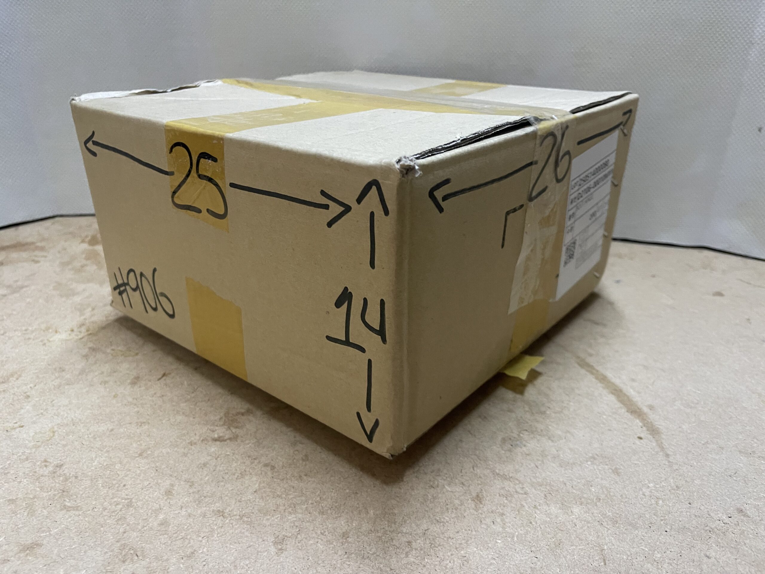 Caja De Cartón Reutilizada Cartón rígido. Doble Corrugado